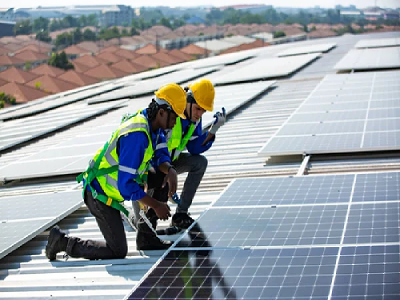 Team monitoring solar panels